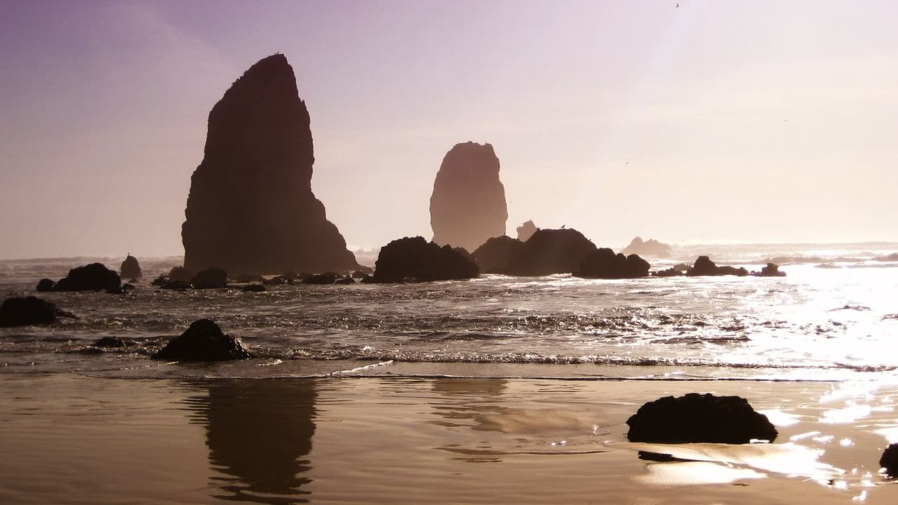 Black sand beaches in Oregon