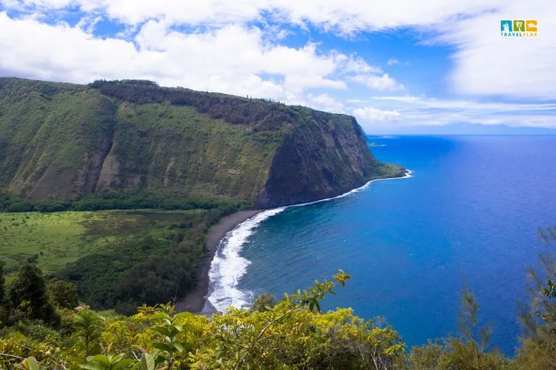 Waipiʻo Valley Beach