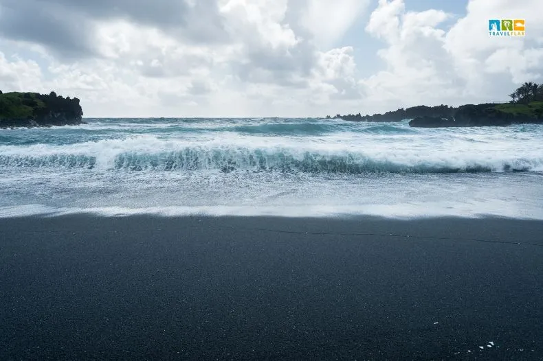 Waiʻānapanapa black sand beach